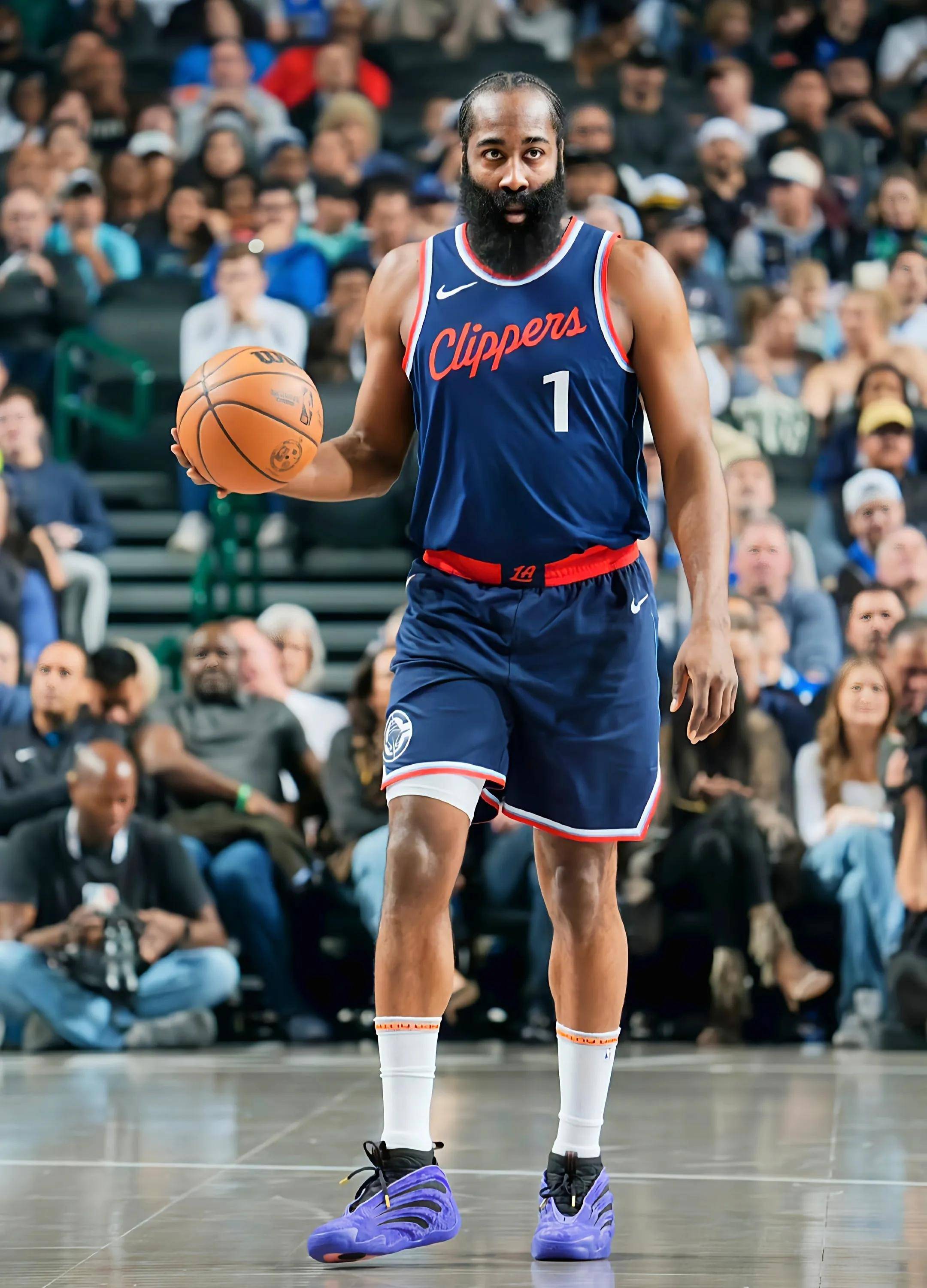 比赛局势复杂引发热议！，哈登在独行侠比赛中晋级下一阶段上演精彩一战(伊朗战争最新局势)