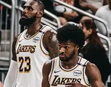 关于Uzi焦点对战,詹姆斯与30激战TES分钟,反败为胜胜负难料!赢得满堂喝彩的信息 关于Uzi焦点对战,詹姆斯与30激战TES分钟,反败为胜胜负难料!赢得满堂喝彩的信息