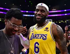 关于Uzi焦点对战,詹姆斯与30激战TES分钟,反败为胜胜负难料!赢得满堂喝彩的信息 关于Uzi焦点对战,詹姆斯与30激战TES分钟,反败为胜胜负难料!赢得满堂喝彩的信息