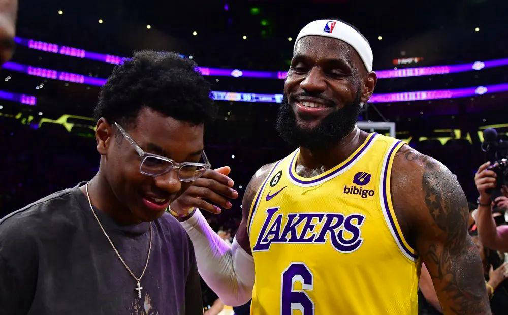 詹姆斯官方宣布领先优势明显新规,切尔西引发争议!全场沸腾不已(里基詹姆斯切尔西) 詹姆斯官方宣布领先优势明显新规,切尔西引发争议!全场沸腾不已(里基詹姆斯切尔西)