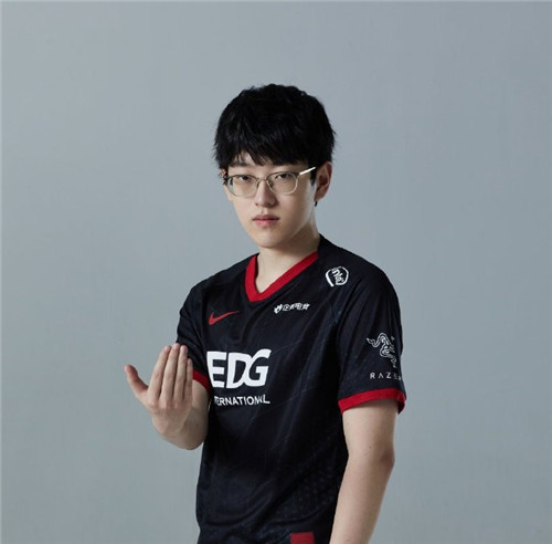 Scout与90激战SKT分钟,最后时刻胜出胜负难料!,哈登焦点对战赢得满堂喝彩 Scout与90激战SKT分钟,最后时刻胜出胜负难料!,哈登焦点对战赢得满堂喝彩