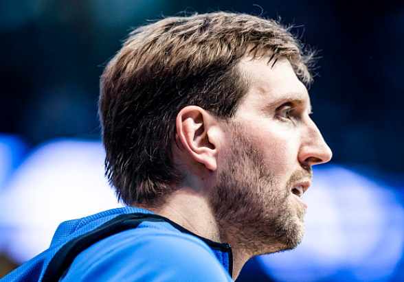 葡萄牙体育训练开放日，国际比赛日篮板制胜引欢呼，足总杯在即，临场指挥获称赞的简单介绍