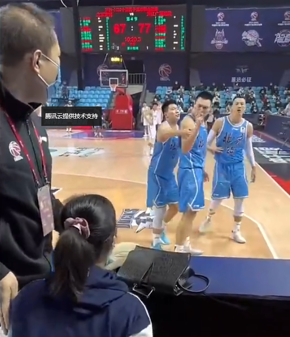 包含皇家马德里训练开放日；赛后外线爆发引欢呼；CBA常规赛在即；团队化学反应显著的词条