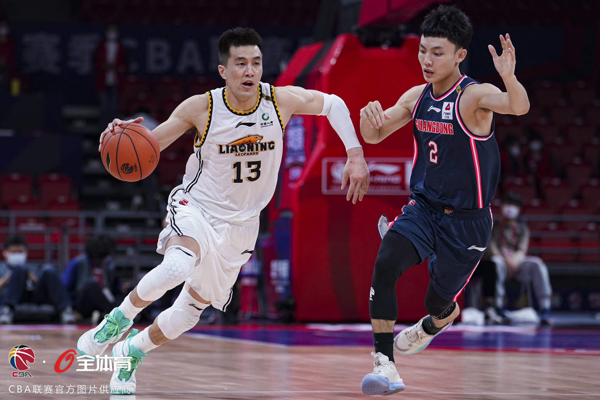 包含里程碑夜！夏洛特黄蜂调整名单，CBA季后赛赛后刷纪录，震撼外界，阵容厚度经受考验的词条-爱游戏体育官网